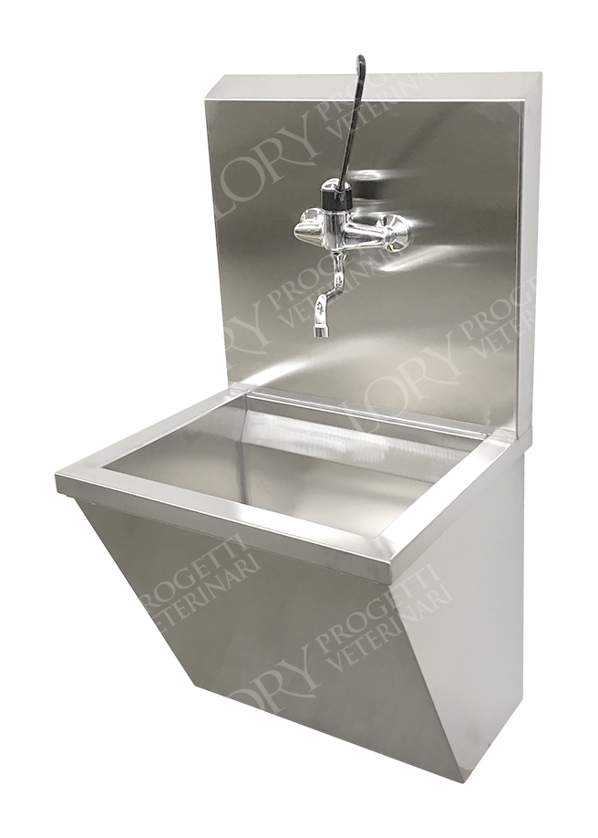 Single-channel surgical sink with clinical lever mixer