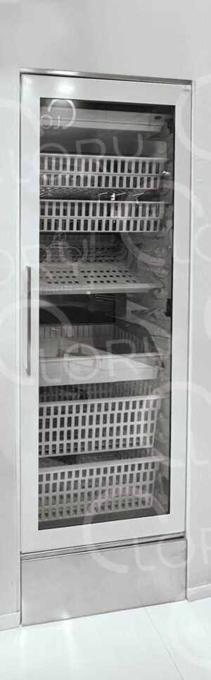 Multifunctional cabinet on plinth with 1 door